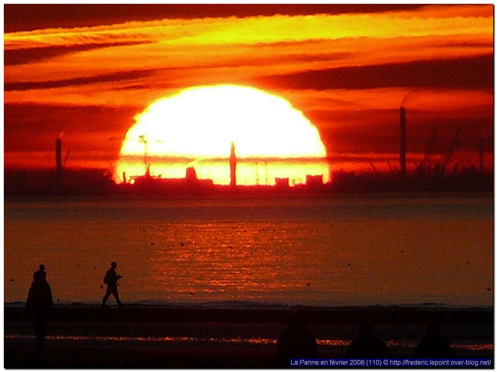 Le Port de Dunkerque (PDV de La Panne, vers WSW) by Frédéric LEPOINT