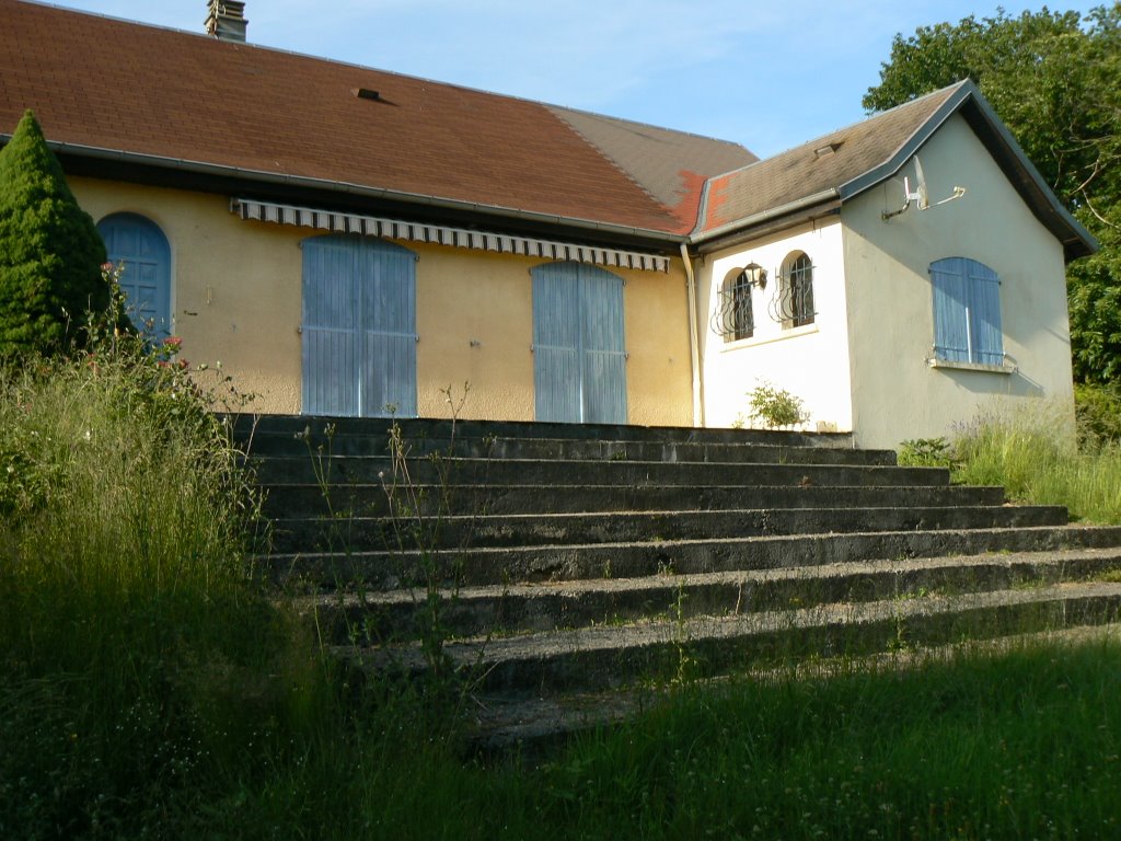 Maison de campagne. by Bernard Fontaines