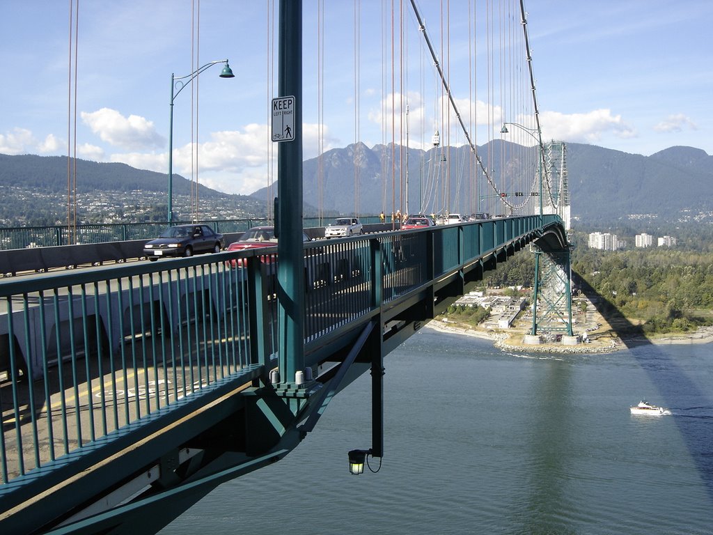 Vancouver, BC: Lions Gate Bridge by harry nl