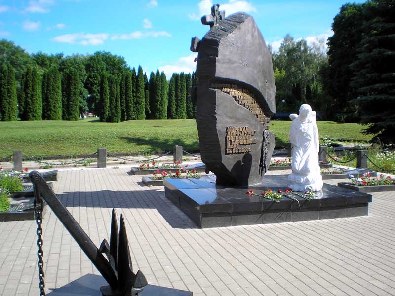 Kursk submarine crew members graves by Sarychev Sergei