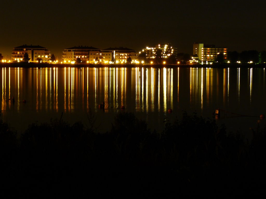 Gooimeer bij Huizen bij nacht by Ed Brouwer