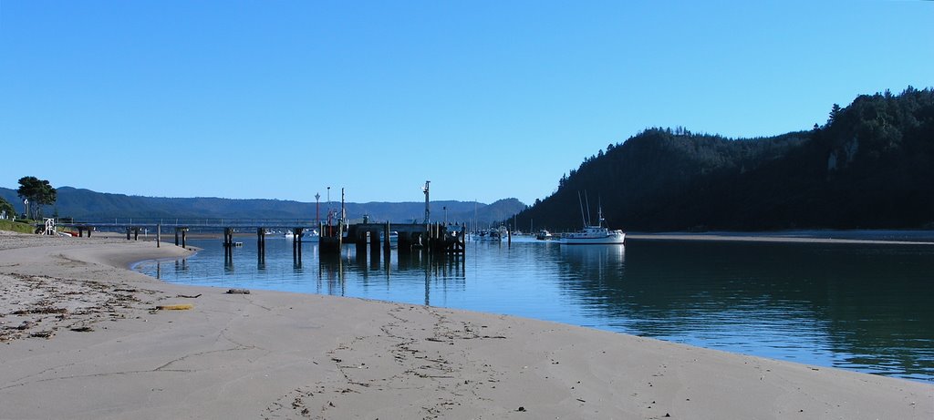 Whangamata Harbour by puddydaddy