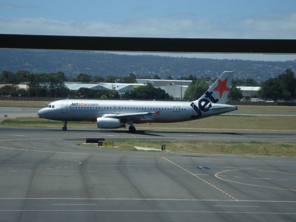 Adelaide Airport by bichoosn