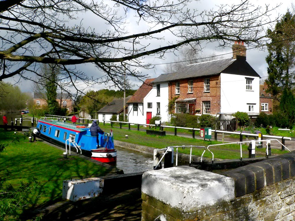 Wharf Lane - Grand Union Canel, near Dudswell, Hertfordshire by Frank Warner