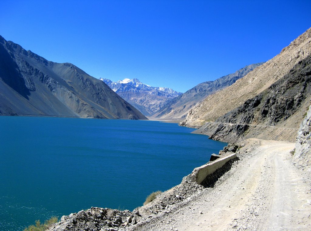 Embalse - Yeso, R.M. Santiago, Chile. by André Bonacin