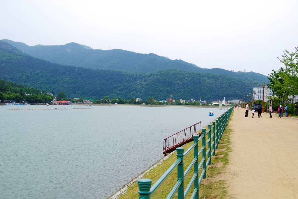 Fences made by DSID at Su-sung lake in Daegu by heintz