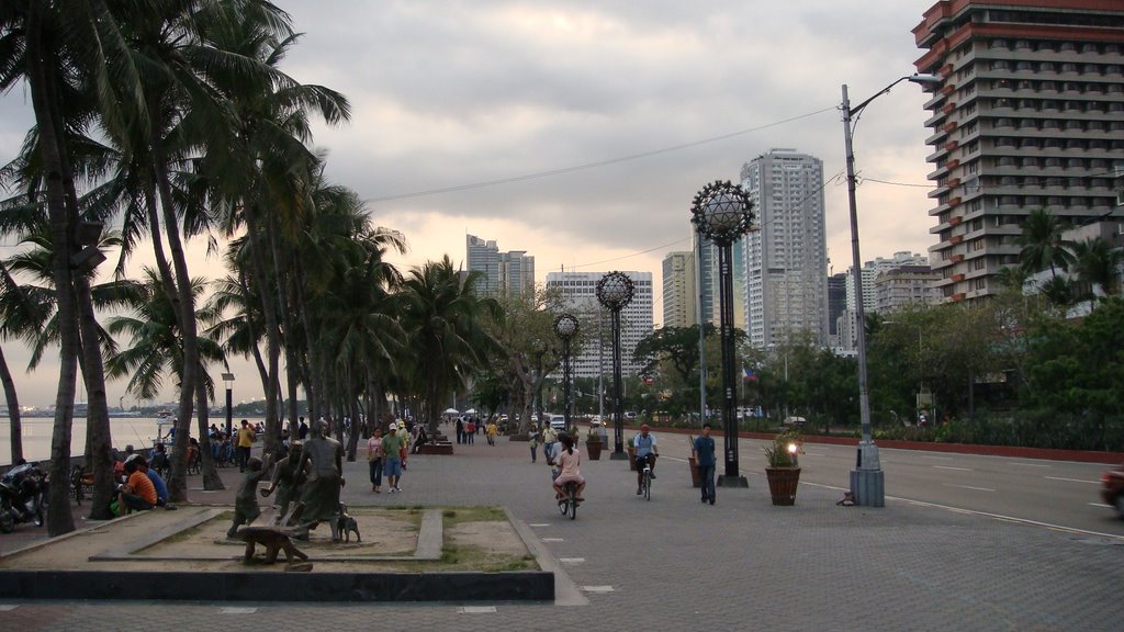 Roxas Bouleverde, Manila, Philippines by AXMaverick