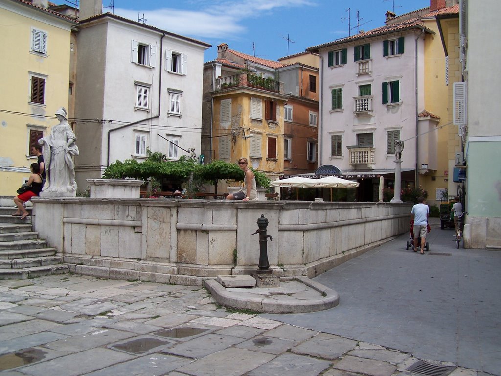 Kleiner Platz in Piran by Plastik