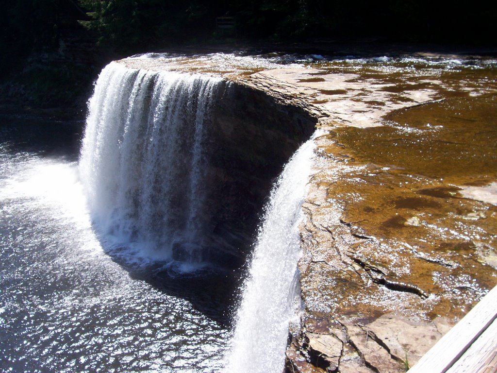 Upper Tahquamenon Falls by sunbird1978