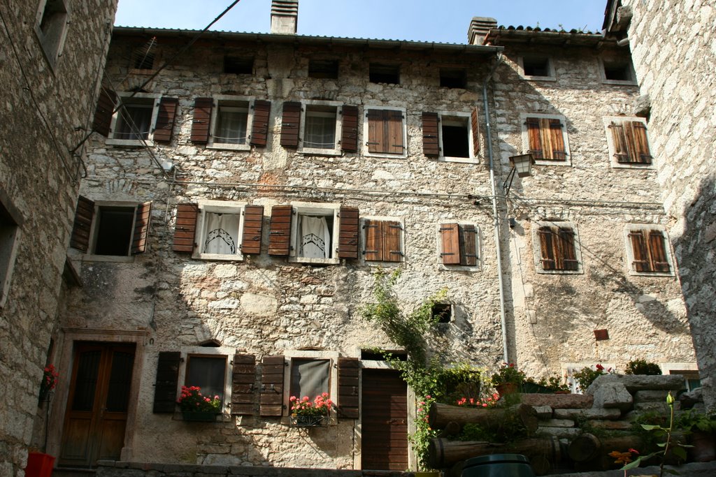 Erto-Centro storico by Vincenzo Camiolo