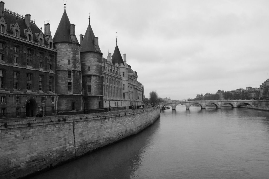 PARIS-CONCIERGERIE by Jaime Roque