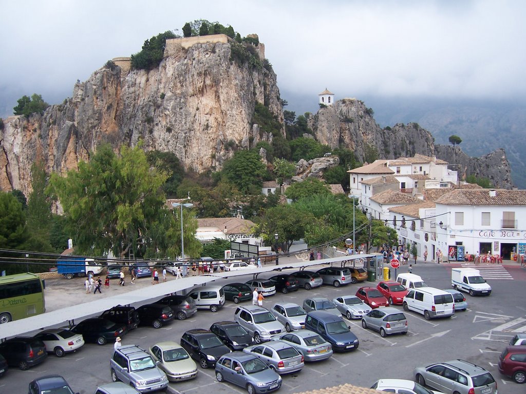 Guadalest, España. by Fernando Tracogna