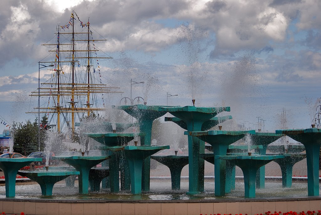 Gdynia - Kosciuszko square fountain by Wlodzimierz Poznansk…