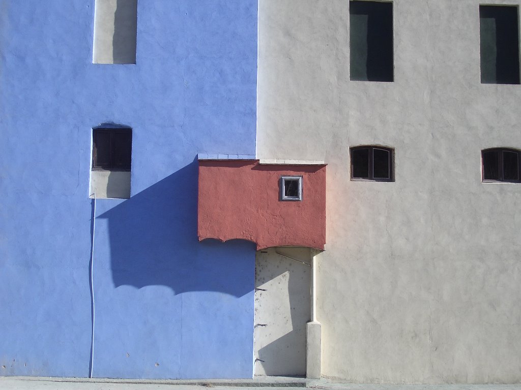 Casa de La Jonquera desde'l riu by emirabete