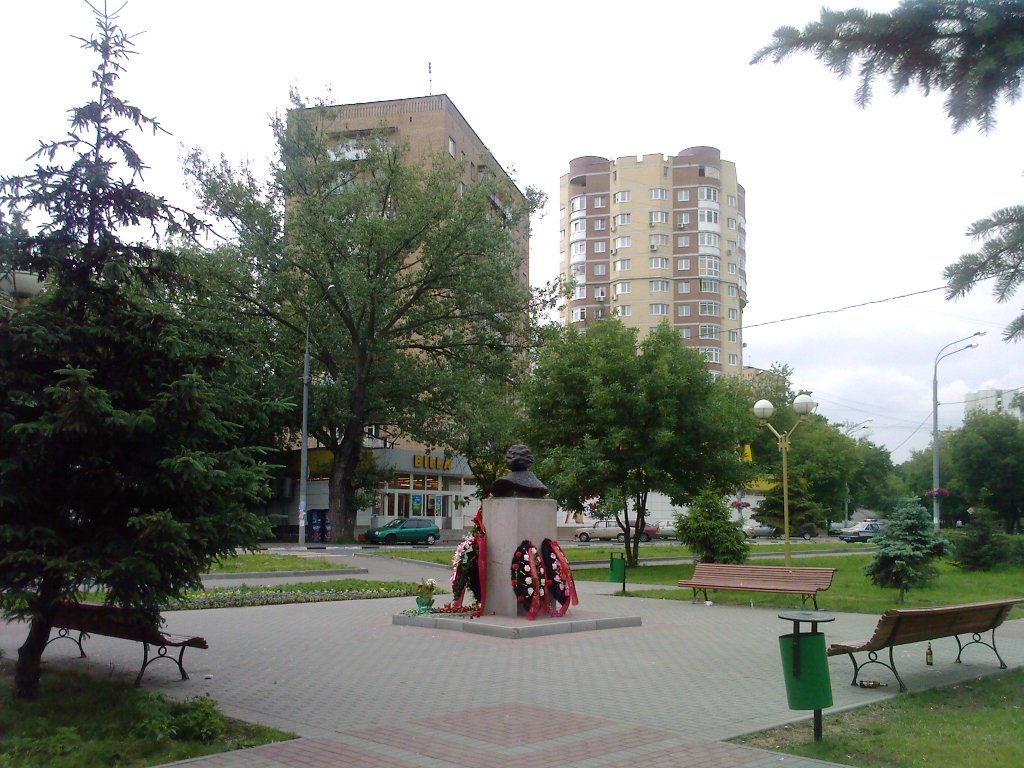 Crossroad ul. Babushkina and ul. Izumrudnaya by Q Zaq