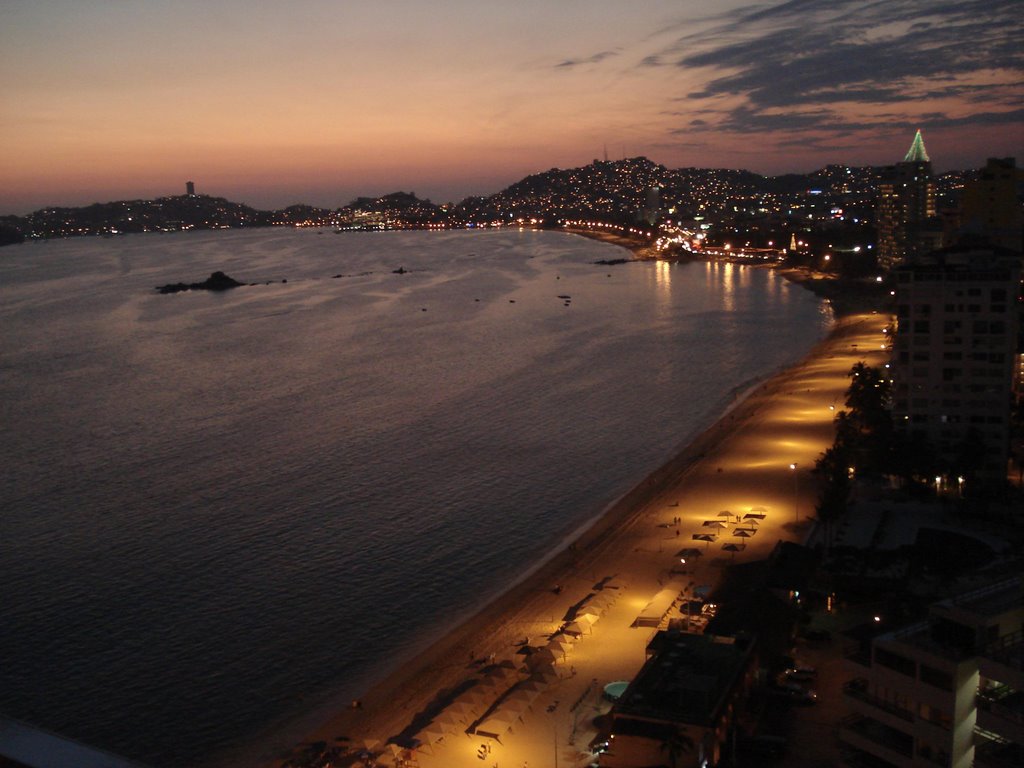 Acapulco After Sunset by gilcash