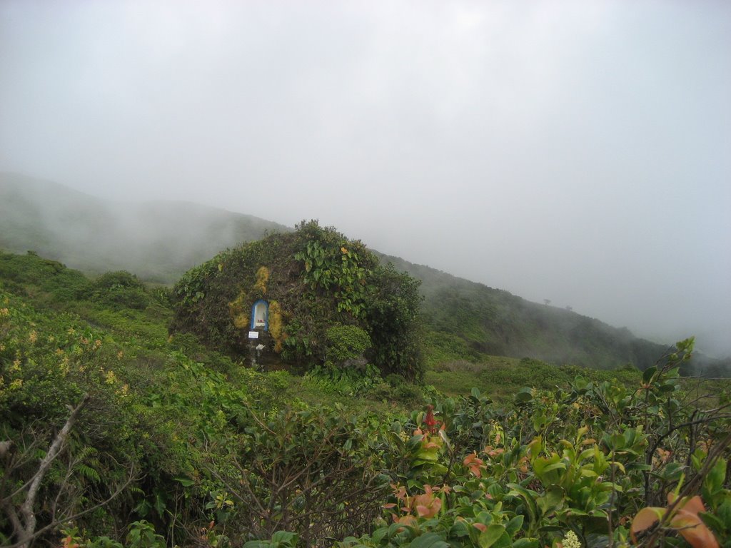 Vierge sur la Soufrière - Guadeloupe by shlomoavital