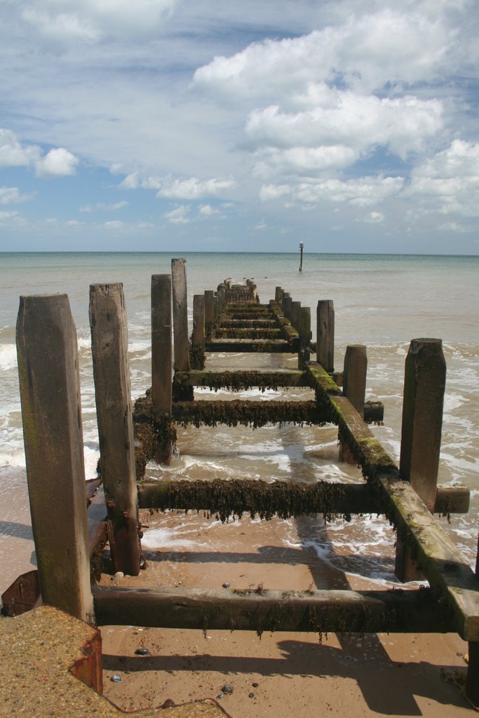 Water Break on Overstrand Beach by waterfia