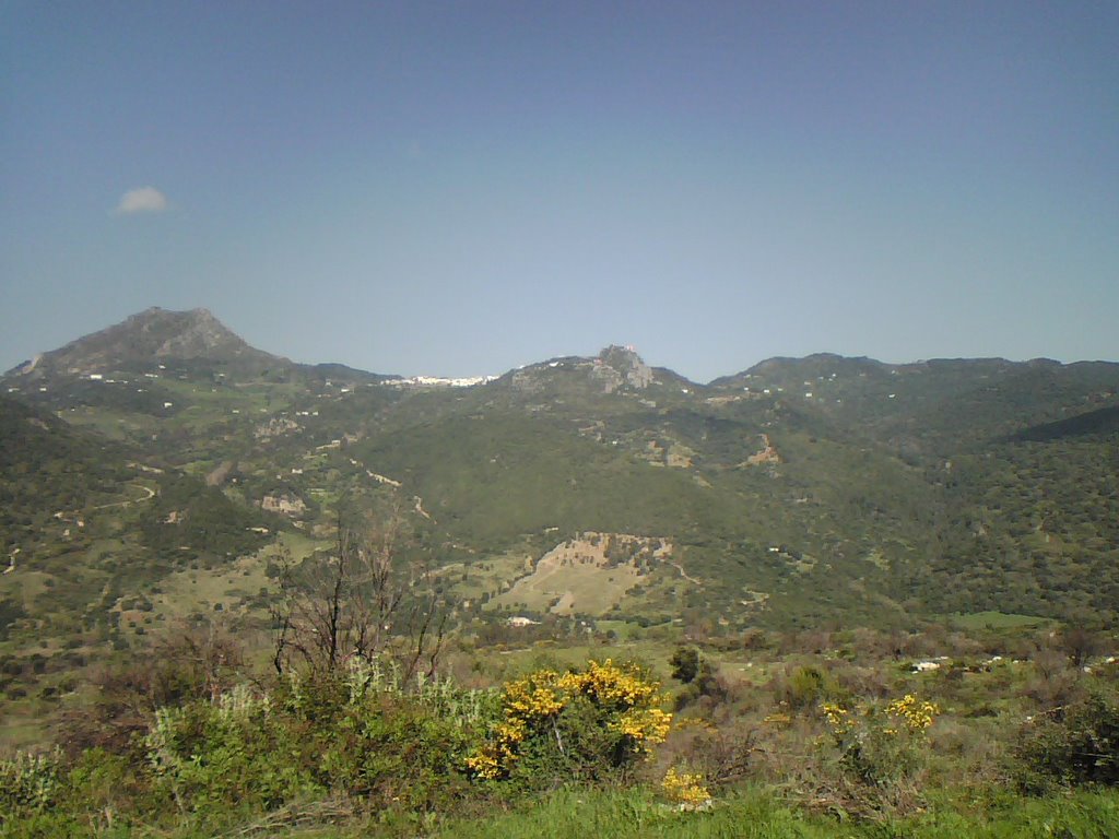 Gaucín desde la carretera by klinklon