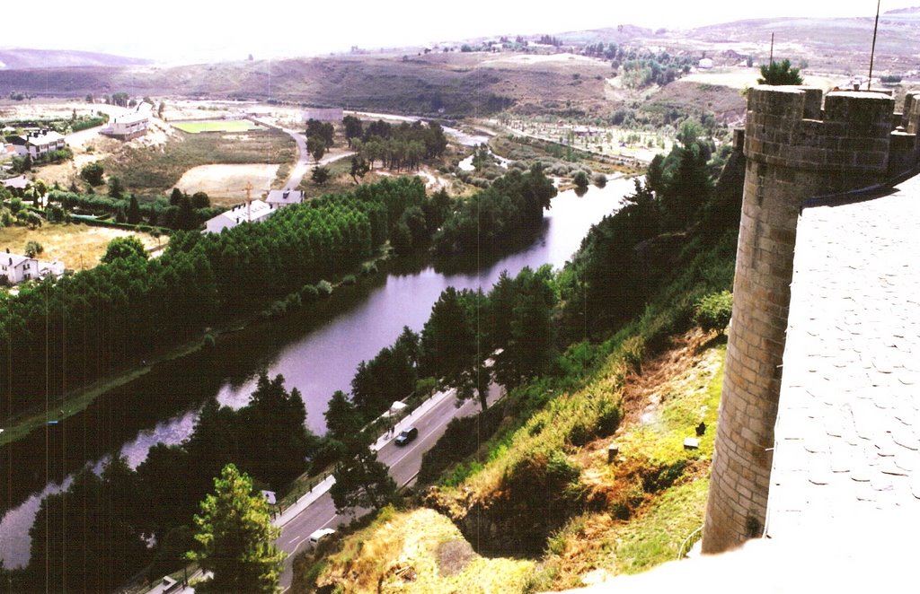 Rio Tera en Sanabria Zamora Spain. La Comarca Sanabresa se localiza en el Noroeste de la provincia de Zamora, en la zona limítrofe con Portugal, Galicia y León. by perezmontejo