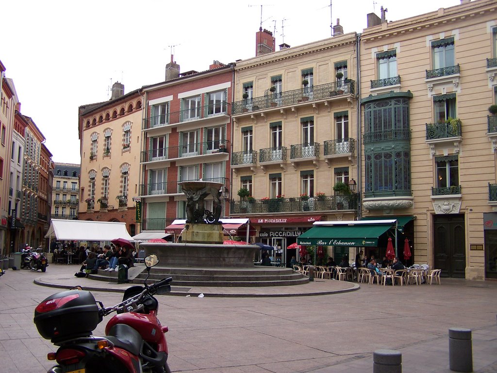 Place de la trinité (toulouse) by dauve