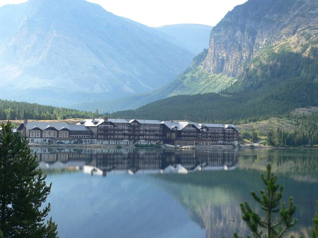 Many Glacier Hotel by noullet