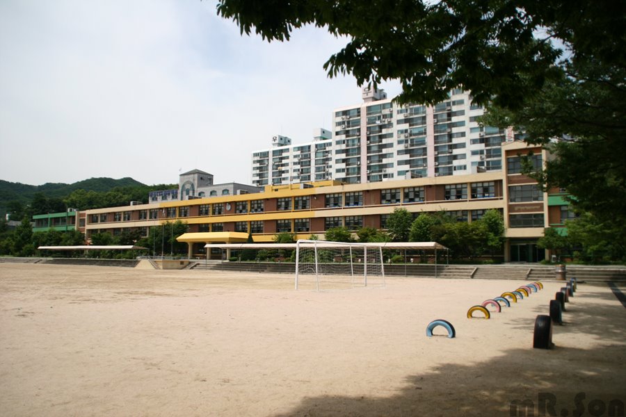 Yangjae Elementary School / 양재초등학교 by JunSuk