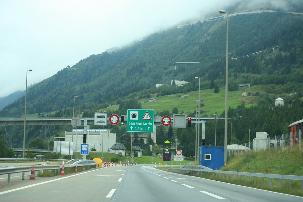 Airolo-Ingresso Tunnel San Gottardo by vincenzocamiolo