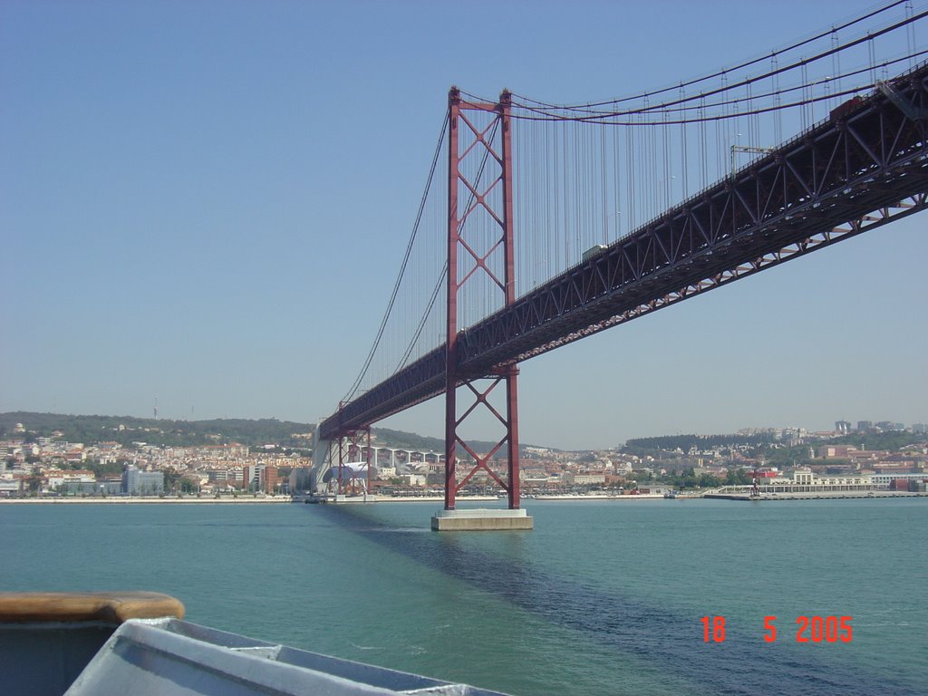 Ponte 25th April, Lisbon by Shaun Jones