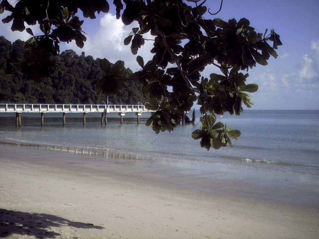 Pantai Teluk Aling by Kubang Semang