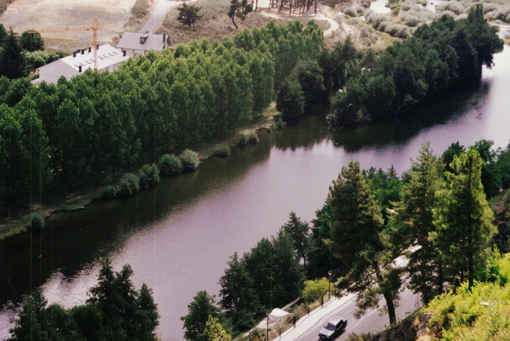 Rio Tera desde el Castillo. La Comarca Sanabresa se localiza en el Noroeste de la provincia de Zamora, en la zona limítrofe con Portugal, Galicia y León. by perezmontejo