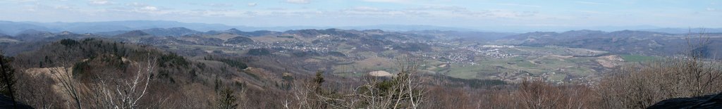 Vyhlad z rozhladne na Sitne smerom na Bansku Stiavnicu - jar (view from Sitno's observatory to Banska Stiavnica's direction - spring) by misko.macko