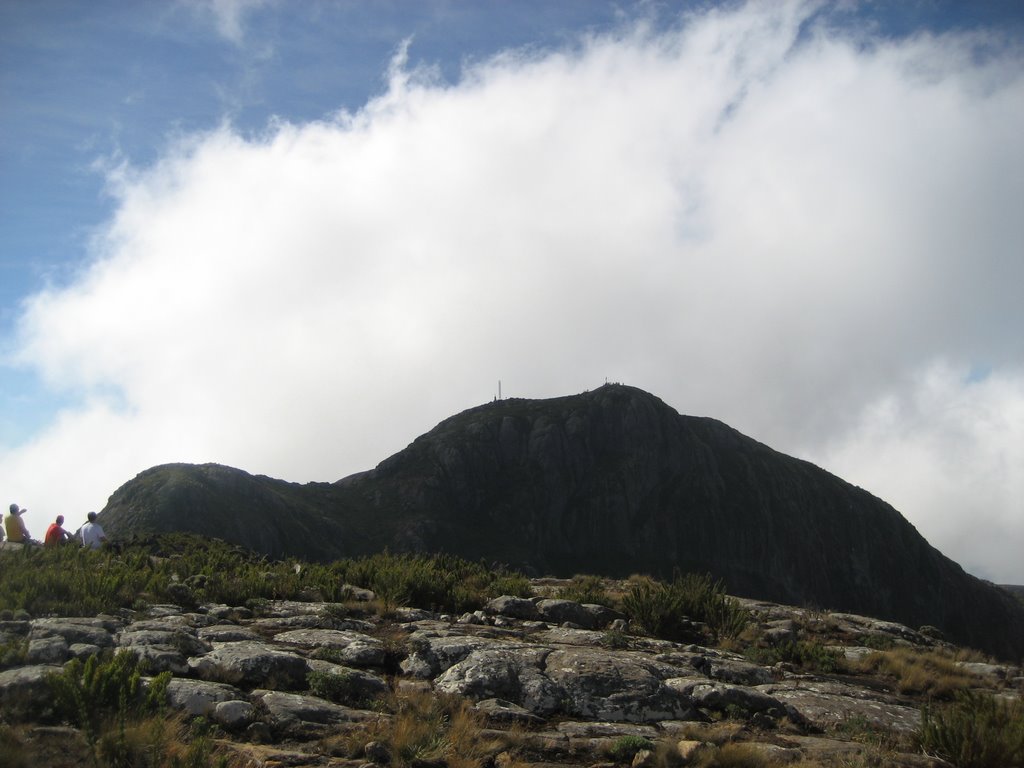 Pico da Bandeira - Visto do Pico do Calçado by Niander Assis