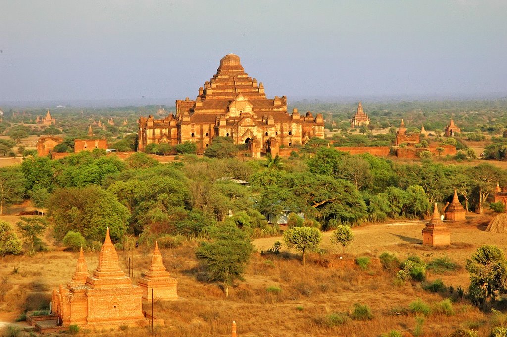 Sunset from the Shwesandaw Pagoda, Bagan, Myanmar. by Nicola e Pina Burma