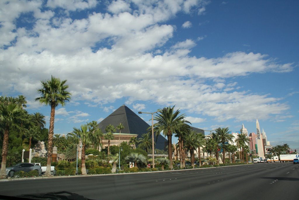 Luxor, Las Vegas by by niro