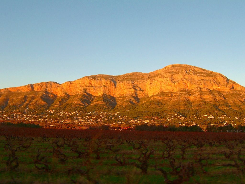 Atardecer en El Montgó by Cris Tuero