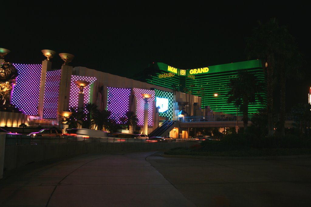 MGM Grand, By Night, Las Vegas by by niro