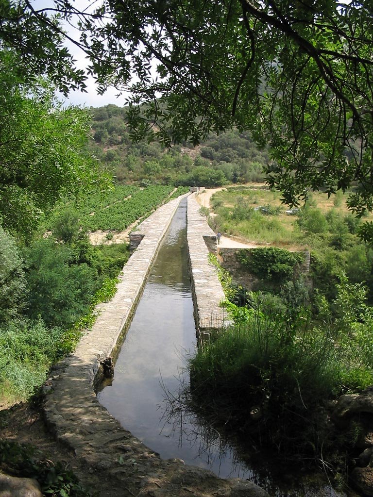 Aqueduc romain by Thirius