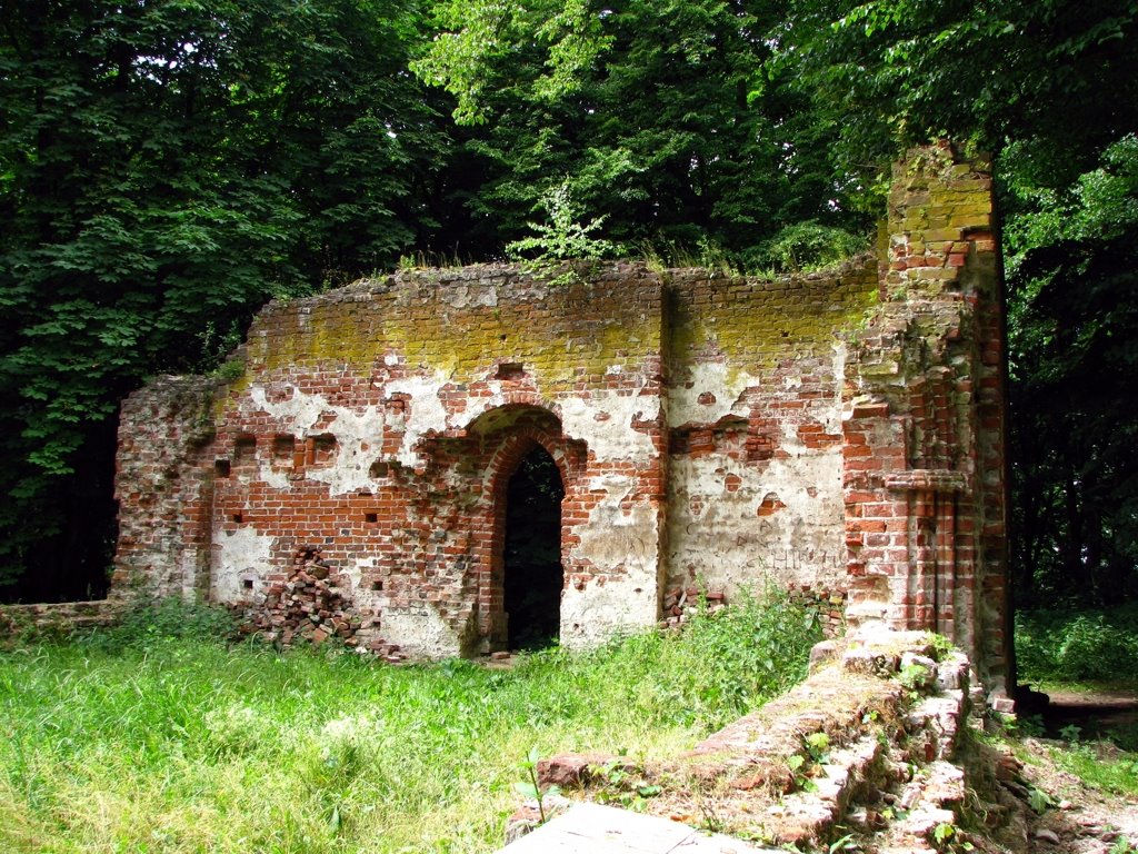 Ruins of the kirche (XIIIth sentury) at castle Balga by Тилигузов Сергей