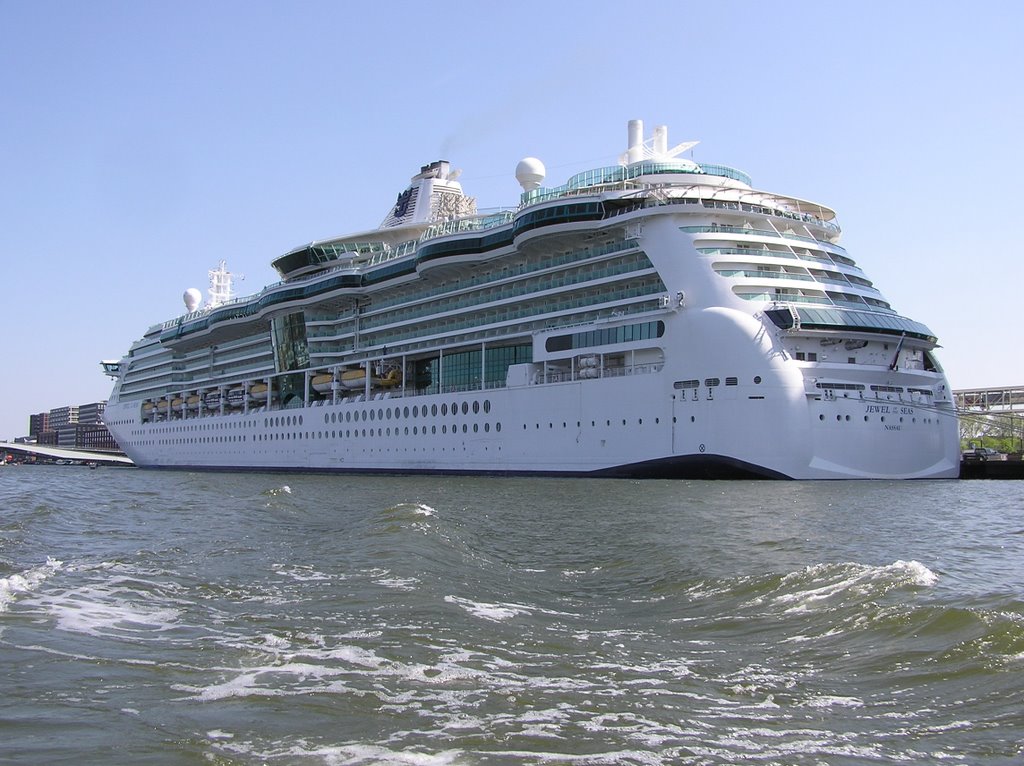 Cruise ship: Jewel of the Seas, Nassau by Eurotrans