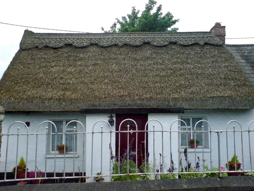 Thatched Cottage by daheemackay