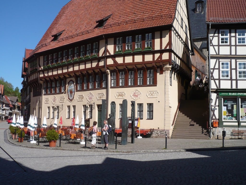 Das Rathaus ohne Innentreppen by Klaus G.