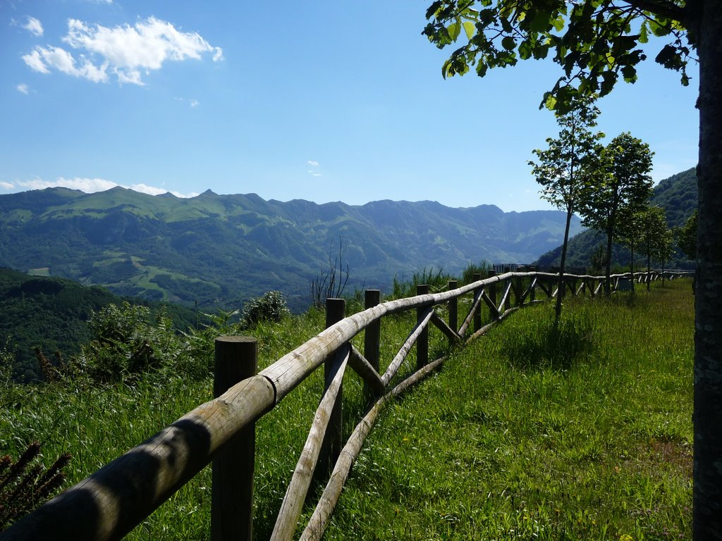 Sierra de Aralar, desde el Mirador de Azpiroz by © pelices