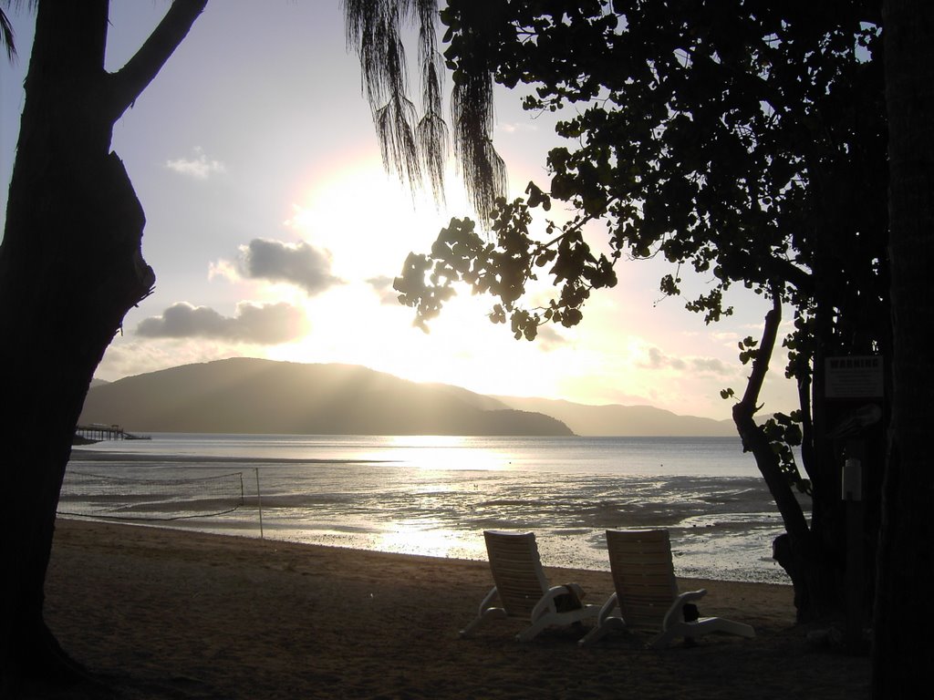 Happy Bay on Long Island - Whitsundays by bigbash