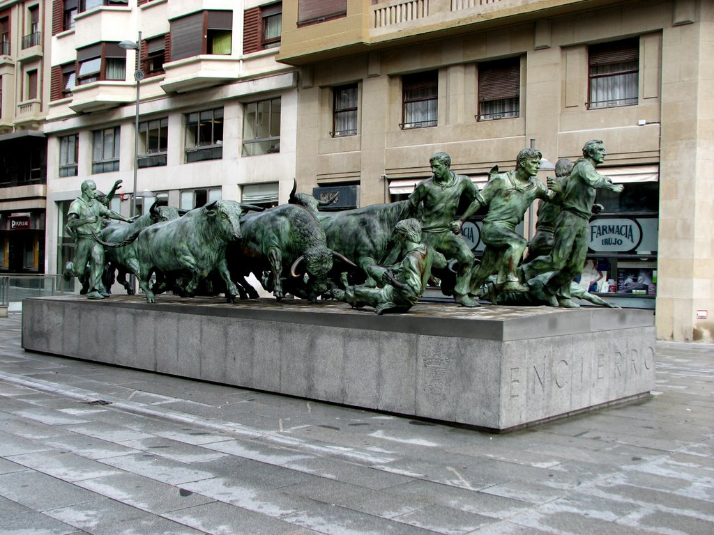 Homenajeando los encierros. Pamplona. by Valentin Enrique Fer…