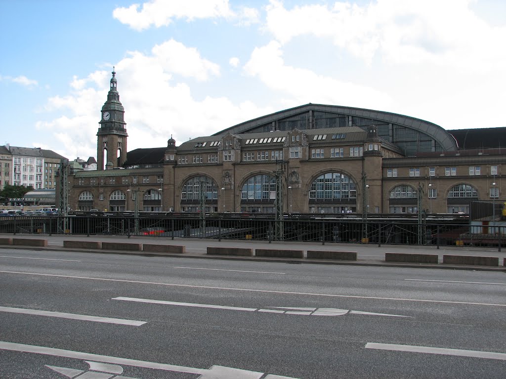 Hamburg Germany, by Kobi Zilberstein