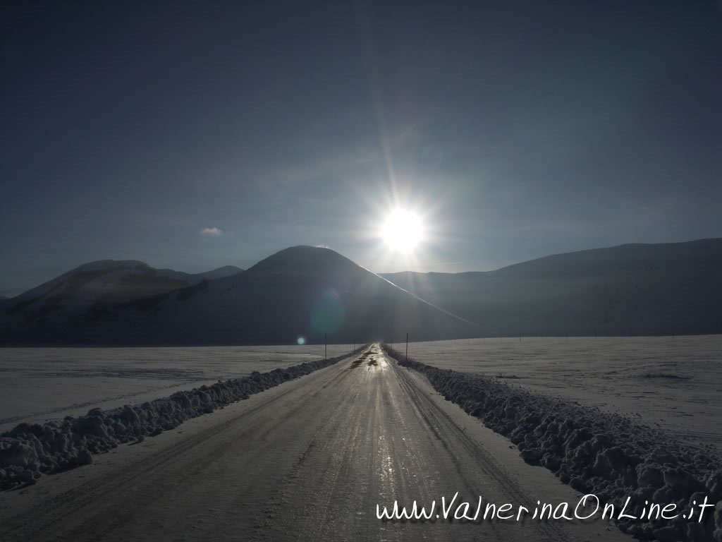 Castelluccio_gelo_e_sole by emanuele81gmailcom