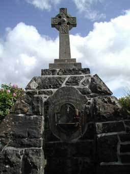 St. Mary's Cross in Tobermory by tobermorymull