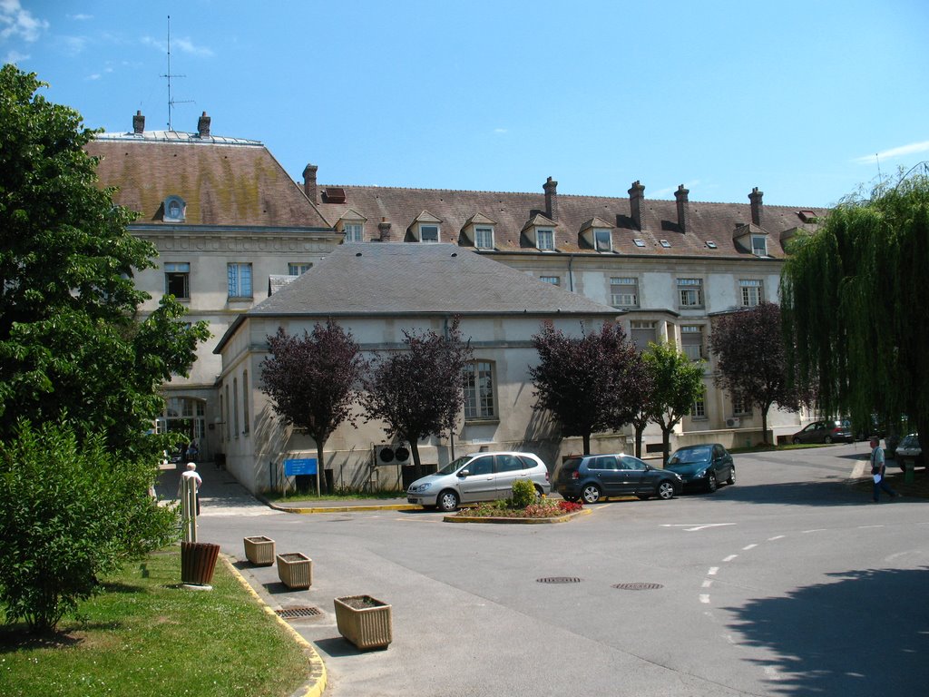 60300 Senlis, France by Michel Magne