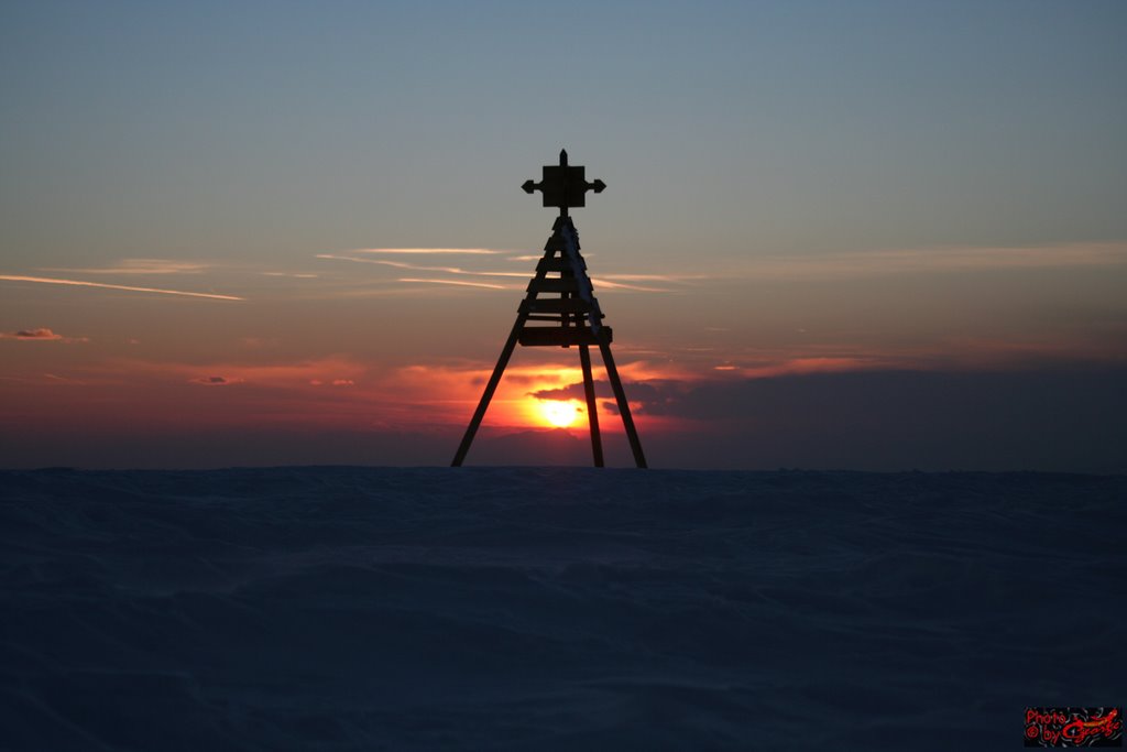 Winter Sunset von der Amundsenhöhe, 1666 m by George Ganster